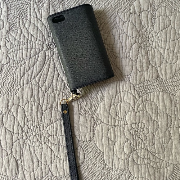 Micheal Kors Wristlet - Picture 3 of 3